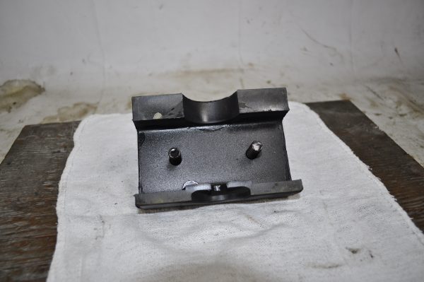 CM2054 - MOTOR MOUNT BOTTOM