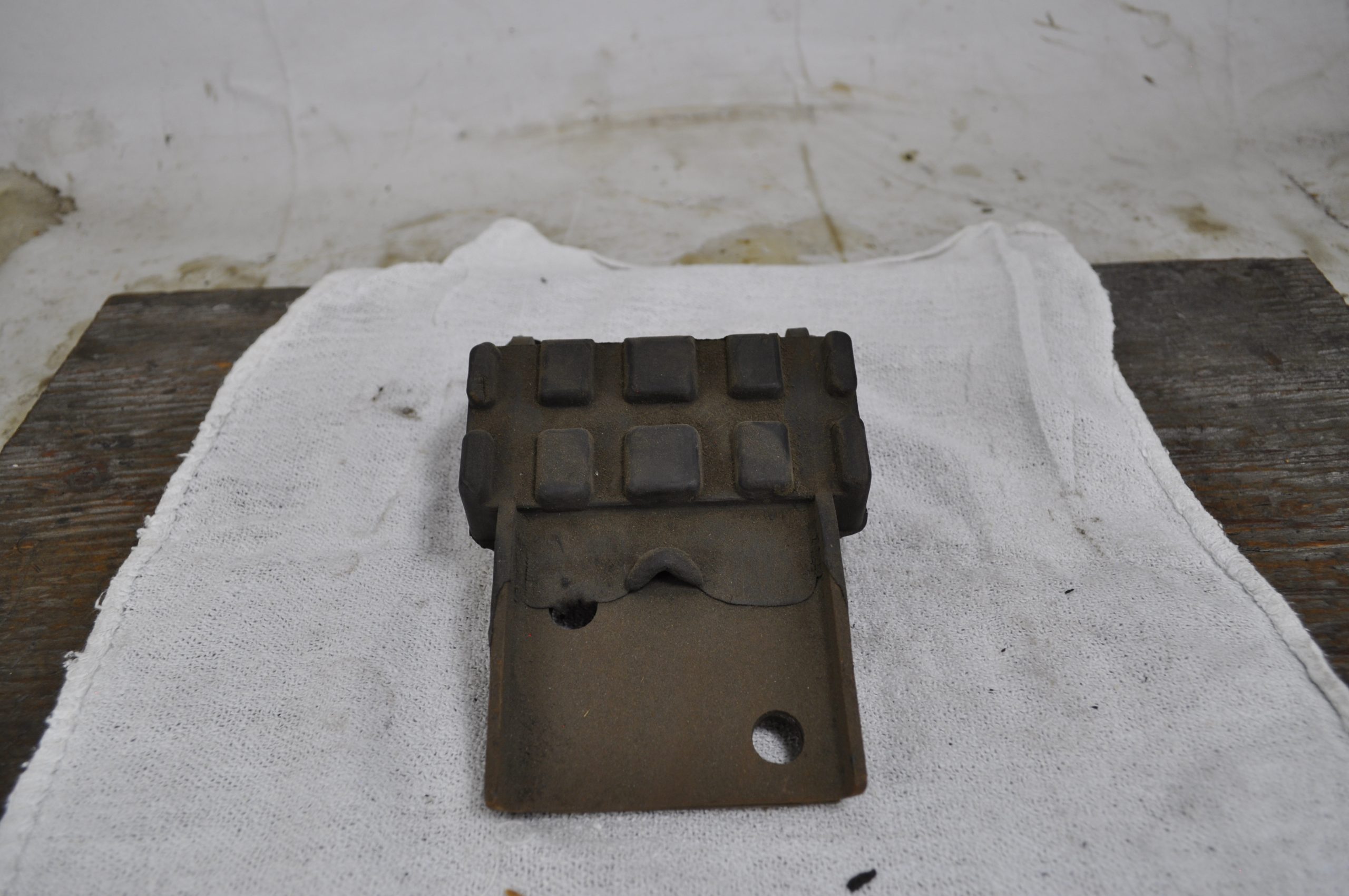 CM2056 - MOTOR MOUNT TOP