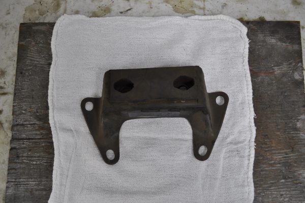 CM2011 - MOTOR MOUNT TOP