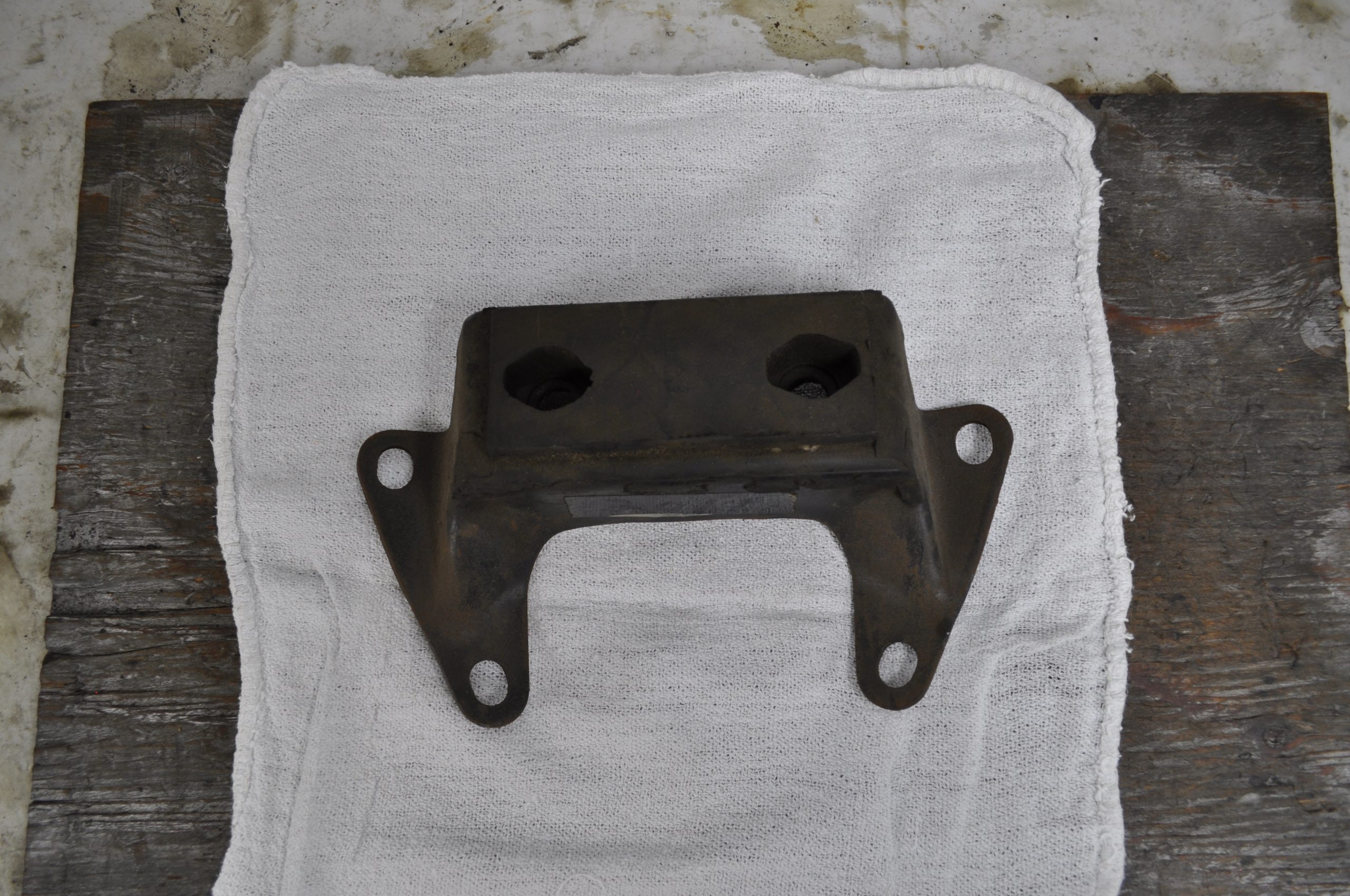 CM2011 - MOTOR MOUNT TOP