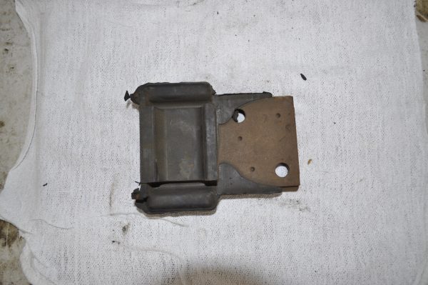 CM2056 - MOTOR MOUNT BOTTOM