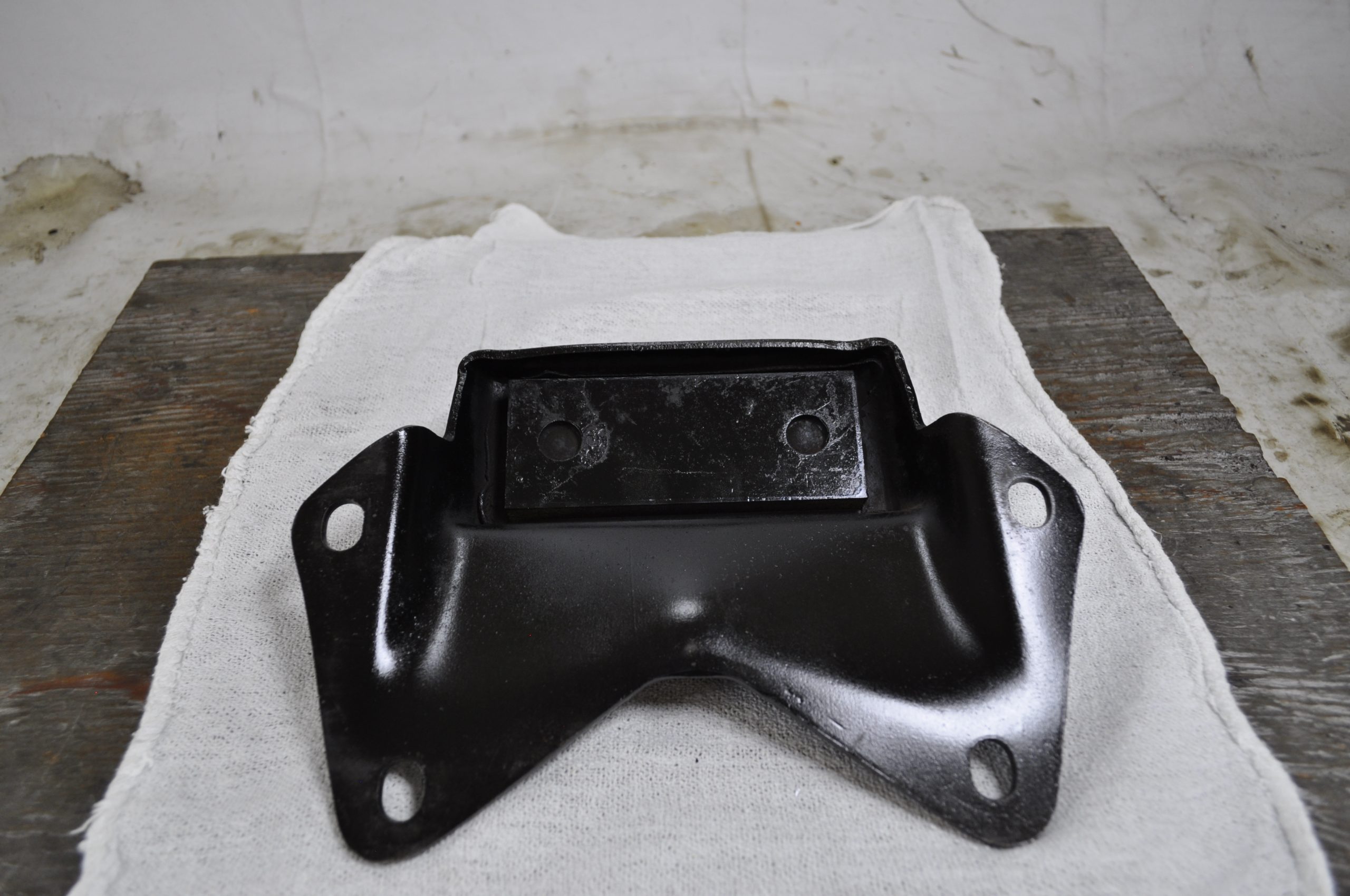 CM2012 - MOTOR MOUNT BOTTOM