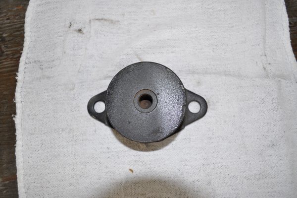 CM1002 - MOTOR MOUNT BOTTOM