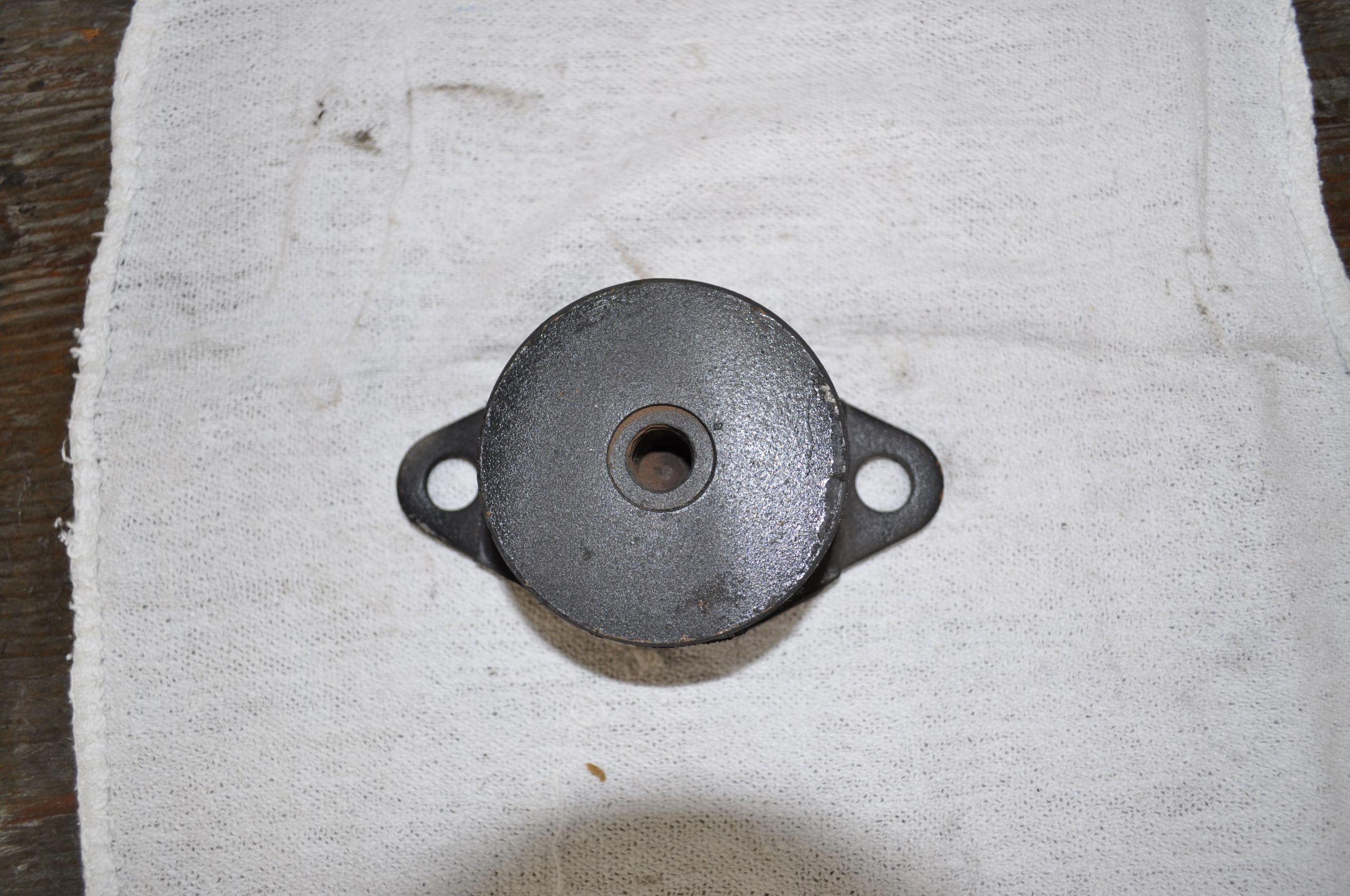 CM1002 - MOTOR MOUNT BOTTOM