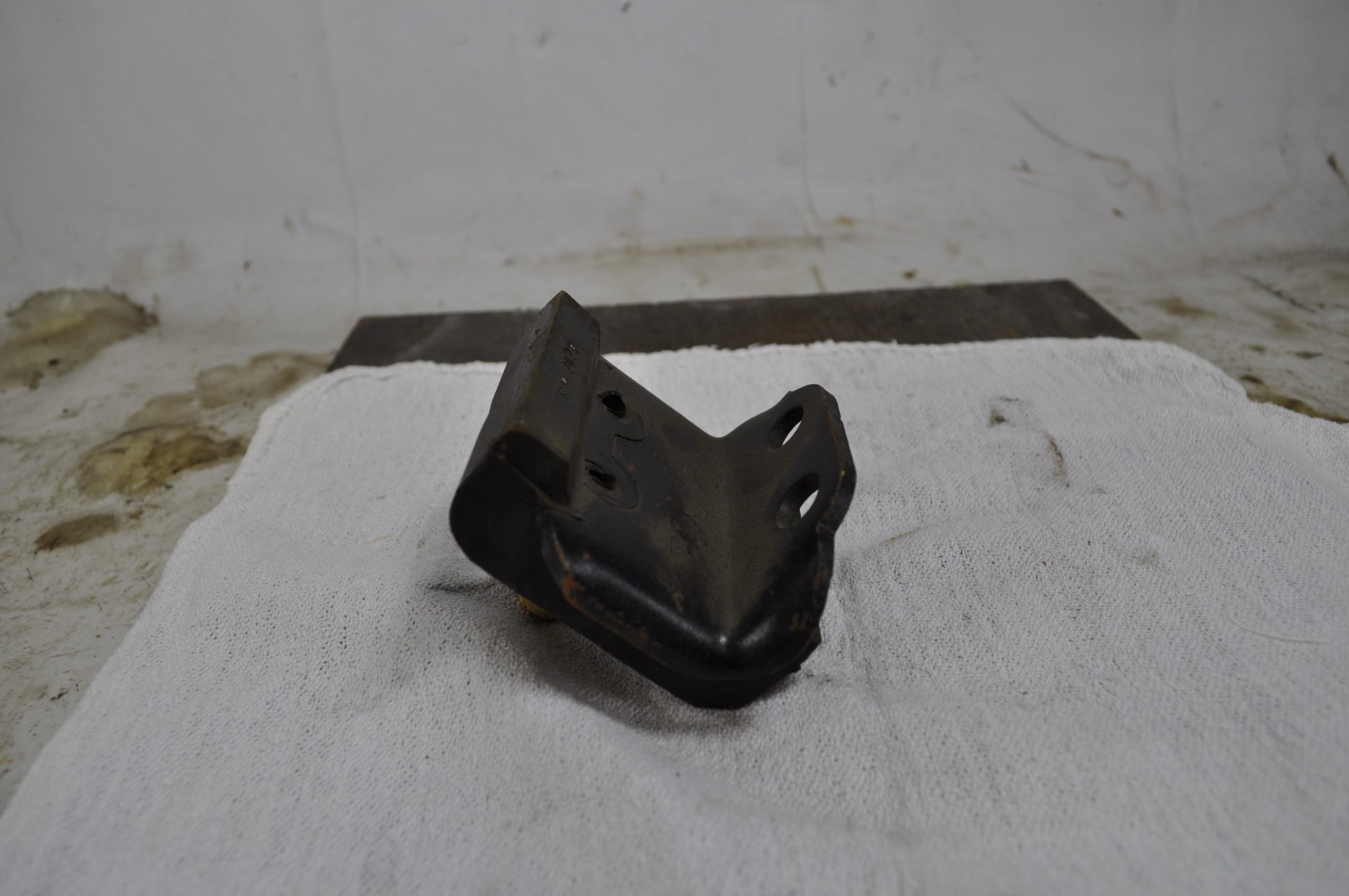 CM2027 MOTOR MOUNT