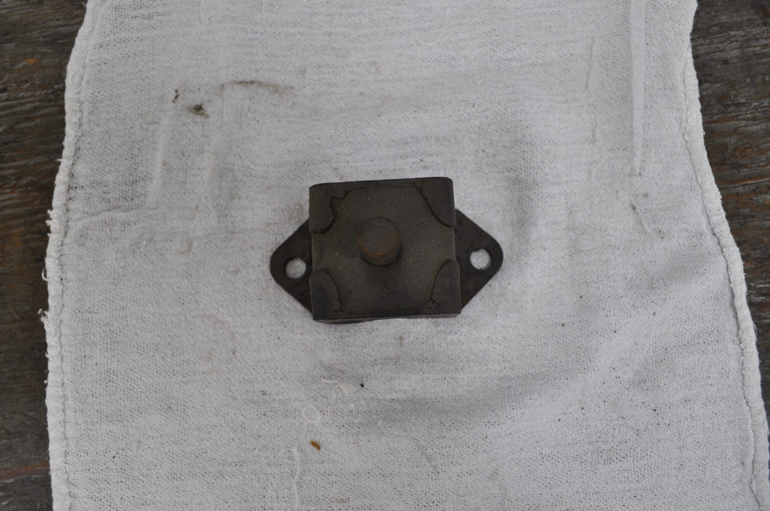 CM2039 - MOTOR MOUNT TOP