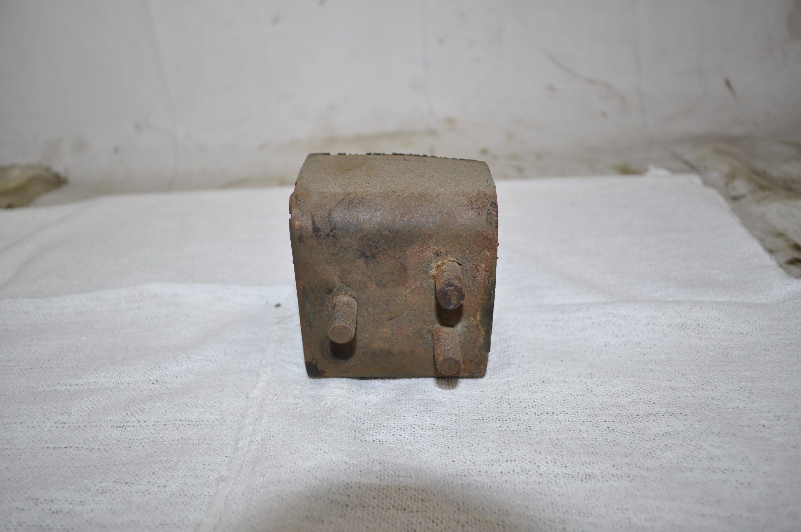 CM2017 - MOTOR MOUNT BOTTOM